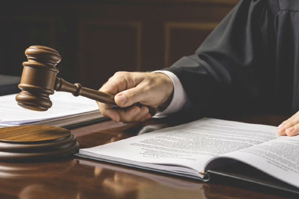 Jo Law Ko Ignore Karta Hai, Law Use Yaad Rakhta Hai